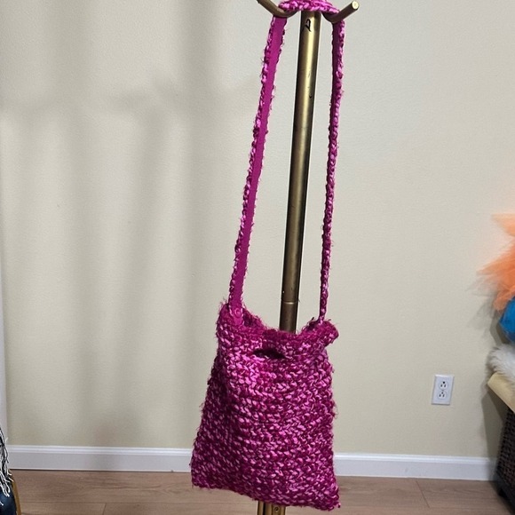 Vintage GAP Barbie
pink wool Crochet Crossbody hand Bag KNIT BOHO Hippie purse - Picture 1 of 9